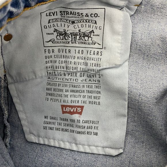 Levis 551 Jeans Womens Sz 16 34x30 Relaxed Fit Tapered Leg Distressed aded Denim - Picture 14 of 15